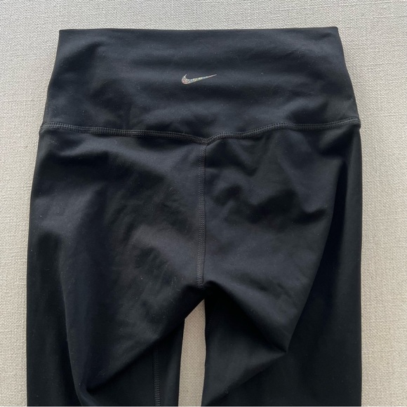 NIKE Yoga Women's High-Waisted 7/8 Leggings - Picture 9 of 10